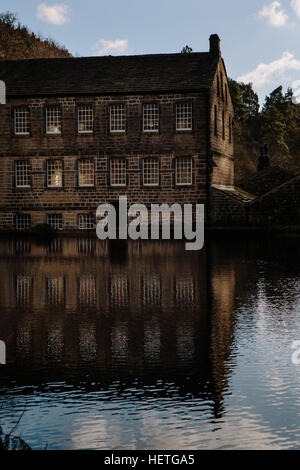 Gibson Mühle in der National Trust Wäldern des Hardcastle Crag über Hebden Bridge Stockfoto