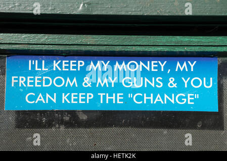 Ich halte mein Geld... Anti-Obama-Schild auf einer Hütte in den Adirondack Mountains of New York. Stockfoto