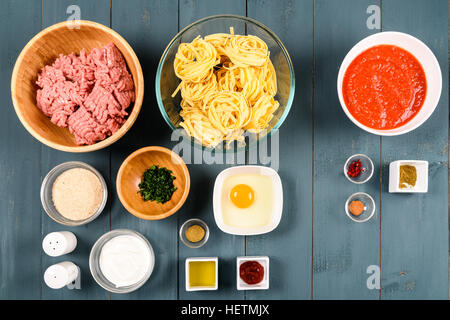 Lebensmittelzutaten für Harissa Türkei Frikadellen und Pasta Stockfoto