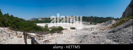 Panorama im Solfatara-Krater Stockfoto