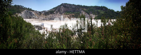 Panorama im Solfatara-Krater Stockfoto