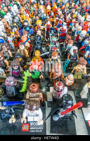 Star Wars Plastik Miniaturfiguren angezeigt auf dem Flohmarkt Els Encants, Barcelona, Spanien. Stockfoto