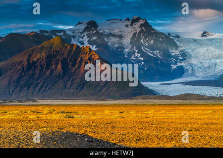 Berglandschaft in einem Tundra-Bereich. Stockfoto