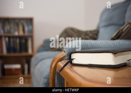 Indoor Wartebereich mit Buch zum Lesen auf Tabelle. Stockfoto