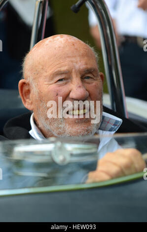 Stirling Moss beim Goodwood Festival of Speed 2016 am Steuer eines klassischen Mercedes. GROSSBRITANNIEN Stockfoto