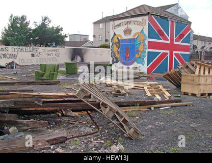 Shankill Road Wandbild - 2. Batt UFF UDA Simply The Best, West Belfast, Nordirland, Vereinigtes Königreich Stockfoto