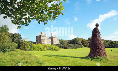 Stornoway, Isle Of Lewis, Wicker Frau an der Burg, Schottland, UK Stockfoto