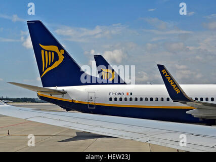 Boeing 737-300 der Fluggesellschaften Ryanair Porto Portugal Stockfoto