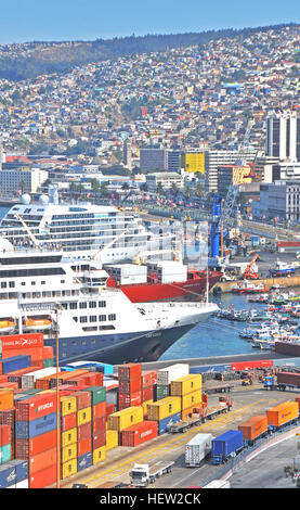 Kreuzfahrt-Schiffe im Hafen von Valparaiso Chile Stockfoto