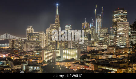 Nacht über San Francisco Downtown von Ina Coolbrith Park Stockfoto