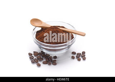 Kaffee-Pulver in Glasschale - in weißen Hintergrund isoliert Stockfoto