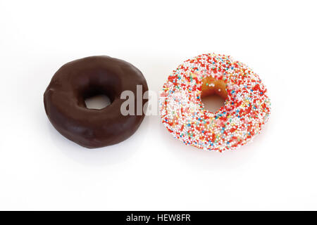 Schokolade glasiert und bestreut Donuts, Krapfen Stockfoto