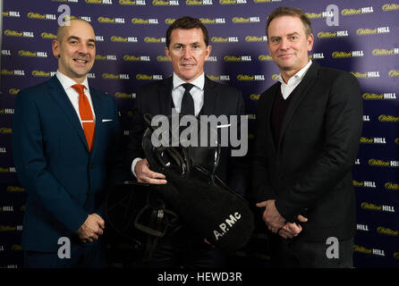 Matt Holmes Head of Media für William Hill, Tony McCoy mehrere Champion Jockey, Kelly Williams, geschäftsführender Direktor kommerzielle ITV William Hill Sponsoring von ITV-Rennen starten. Stockfoto