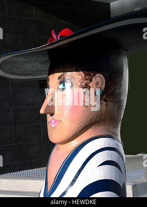 Die Uferpromenade von Geelong verfügt über skurrile Schiffspoller, die vom Künstler Jan Mitchell gemalt wurden. Diese geschnitzten Holzstatuen, die sich von Rippleside bis Limeburners Point erstrecken, sind zu einem Wahrzeichen der Stadt geworden. Stockfoto