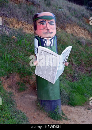 Die farbenfrohen Schiffspoller entlang der Uferpromenade von Geelong, die vom Künstler Jan Mitchell gemalt wurden, sind zu einem Wahrzeichen der Region geworden. Diese skurrilen Holzstangen erstrecken sich von Rippleside bis Limeburners Point und repräsentieren Geelongs kulturelles und künstlerisches Erbe. Stockfoto