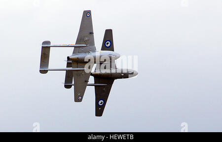 Düsenjäger der de Havilland DH.100 Vampire war eine britische Kampfjets entwickelt und hergestellt von de Havilland.  Höchstgeschwindigkeit: 882 km/h Länge: 9,37 m Spannweite: 12 m Erstflug: 20. September 1943 eingeführt: 1945 Motor Typen: de Havilland Goblin, Turbojet-Hersteller: de Havilland, English Electric Stockfoto