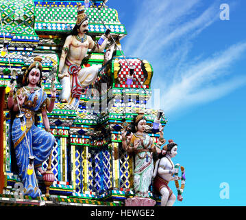 Hindus haben eine Vielzahl von Göttern und Göttinnen, die einem abstrakten höchsten Wesens oder Brahman zu symbolisieren. Das grundlegendste aller Hindu-Gottheiten sind die Trinität von Brahma, Vishnu und Shiva. Aber viele andere Götter wie Ganesha, Krishna, Rama, Hanuman und Göttinnen wie Durga, Kali, Lakshmi und Saraswati Spitze der Popularität Diagramm mit Hindus auf der ganzen Welt. Stockfoto