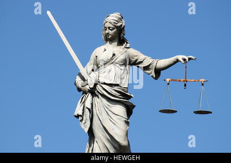 Statue der Justitia in Dublin, Irland Stockfoto