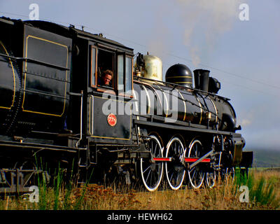 Kingston Flyer ist ein Vintage Dampfzug auf der Südinsel Neuseelands am südlichen Ende des Lake Wakatipu. Es verwendet 14 Kilometer der erhaltene Spur, die einst einen Teil des Ortsverbandes Kingston bildeten. Stockfoto