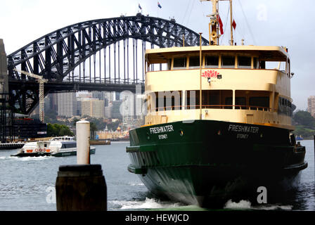 MV Süßwasser ist das Typschiff der vier Freshwater Klasse Fähren [2], die die Manly Fährverbindung zwischen Circular Quay und Manly im Hafen von Sydney zu betreiben. Die Fähre ist im Besitz der Regierung von New South Wales und von Hafen City Ferries betrieben. Es ist benannt nach Freshwater Beach auf Sydneys Nordstrände. Stockfoto