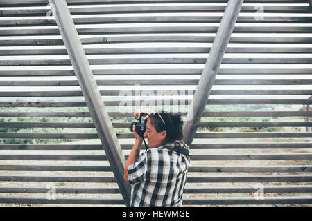 Fotograf mit Kamera zu fotografieren Stockfoto