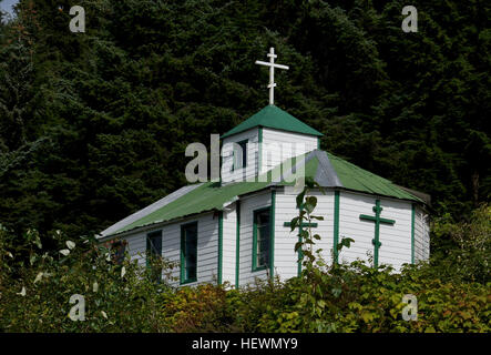 Orthodoxe Kirche in Amerika (russischen) Hoonah, Alaska befindet sich auf der Chichagof Island, das kleine Dorf Hoonah ist die größte Siedlung der Tlingit in Alaska; Tlingit wurden in diesem Bereich seit der Vorgeschichte. Die orthodoxe Kirche wurde im Jahre 1929 gegründet. Es ist ohne Priester, seit die einzige Tlingit immer Sakrament der Priesterweihe, p. Michael Williams, 1994 starb. Die Kirche ist St. Nicholas Juneau gedient. Stockfoto