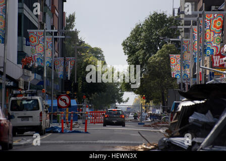 Dieses Foto zeigt die Folgen des Erdbebens in Christchurch und zeigt zerbrochene Gebäude und Ruinen. Das Bild zeigt die Zerstörung durch das seismische Ereignis, das Christchurch, Neuseeland, heimsuchte. Stockfoto