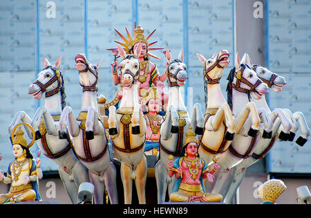 Hindus haben eine Vielzahl von Göttern und Göttinnen, die einem abstrakten höchsten Wesens oder Brahman zu symbolisieren. Das grundlegendste aller Hindu-Gottheiten sind die Trinität von Brahma, Vishnu und Shiva. Aber viele andere Götter wie Ganesha, Krishna, Rama, Hanuman und Göttinnen wie Durga, Kali, Lakshmi und Saraswati Spitze der Popularität Diagramm mit Hindus auf der ganzen Welt. Stockfoto