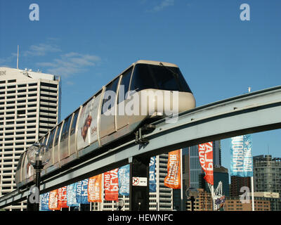 Die Sydney Monorail (ursprünglich TNT Harbourlink und späteren Metro Monorail) wurde eine Single-Loop-Monorail in Sydney, Australien, der Darling Harbour, Chinatown und dem Sydney Zentrale Geschäfts- und Einkaufsviertel verbunden. Es wurde im Juli 1988 eröffnet und geschlossen im Juni 2013 Stockfoto