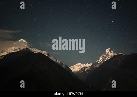 Chomrong Dorfgebiet, Blick auf den Berg Machapuchare, ABC Trek (Annapurna Base Camp Trek), Nepal Stockfoto