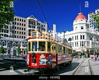 Genießen Sie eine Reise mit Stil durch die sich wandelnde Gesicht der Christchurch Stadtzentrum an Bord unserer wunderschön restaurierte Erbe Straßenbahnen. Christchurch führenden Attraktionen, die Straßenbahn ist ein einzigartiges Erlebnis der Geschichte und Sehenswürdigkeiten. Stockfoto