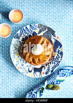 Kuchen und Eis Stockfoto