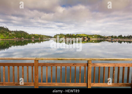 Blick auf Wasser vom Balkon, Stillpoint Lodge, Halibut Cove, Kachemak Bay, Alaska, USA Stockfoto