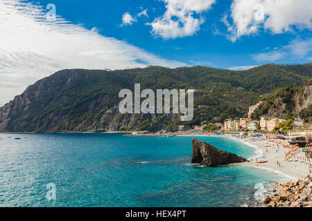 Blick auf den Strand von Monterosso al Mare Cinque Terre, Italien Stockfoto