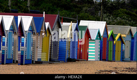 Obwohl ca. 1.860 Baden Boxen, Boatsheds und ähnliche Strukturen rund um Port Phillip Bay liegen und Western Port, der Brighton Baden Boxen die einzigen verbleibenden Strukturen ihrer Art in der Nähe von Melbourne central Business District sind. Als funktionelle Überbleibsel einer vergangenen Epoche bieten sie eine kulturelle und historische Ressource, die ständig ist, gemalt oder gezeichnet fotografiert wird. Stockfoto