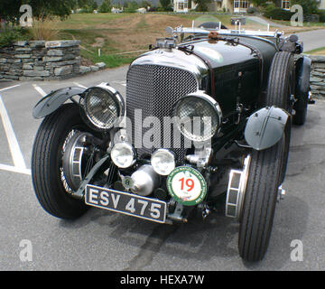 Der Bentley Speed Six, insbesondere die als Old Number 1, 2 und 3 bezeichneten Fabrikmodelle, waren entscheidend für den Ruf von Bentley im Motorsport. Diese Fahrzeuge dominierten große Rennen wie die 24-Stunden-Rennen von Le Mans und die Brooklands Double 12 und sind nach wie vor bei Sammlern beliebt. Stockfoto
