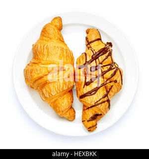 zwei frische Croissants auf weißem Hintergrund Stockfoto