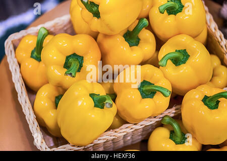 Bunte süße Paprika, natürlichen Hintergrund. Stockfoto