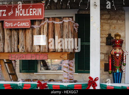 Nussknacker vor Spielzeug-Shop auf der Main Street in Fredericksburg, Texas Stockfoto