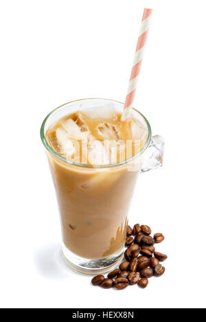Eiskaffee oder Latte in Glasschale Stockfoto