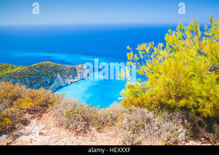 Navagio Bucht, Griechenland, Küsten Sommerlandschaft. Das berühmteste Wahrzeichen der griechischen Insel Zakynthos Stockfoto