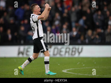 Derby County Alex Pearce feiert nach dem Spiel Stockfoto