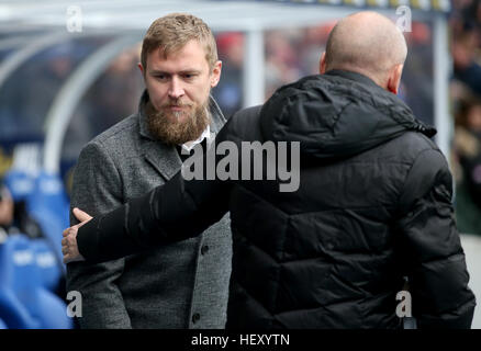 Inverness CT Manager Richie Foran vor das Ladbrokes Scottish Premier League Match im Ibrox Stadium, Glasgow Rangers-Manager Mark Warburton (rechts). Stockfoto