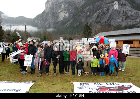Einheimische Indianer und First Nations Mitglieder protestieren gegen die vorgeschlagene Erdgasverflüssigungsanlage LNG-Pipeline-Projekt.  Squamish BC, Kanada. Stockfoto