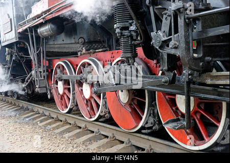 Räder schwarz Dampf Lok Er-794-12 am Bahnhof Stockfoto