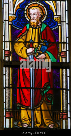 Glasmalerei-Fenster Darstellung Saint Paul in der Kathedrale von Gent in Flandern, Belgien. Stockfoto