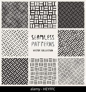 Satz von acht nahtlose schwarz-weiß Hand gezeichnet Diagonale Linien geometrische Muster Kollektion. Abstrakte Freihand Hintergrunddesign Stock Vektor
