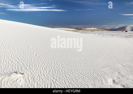 Weißen Gips Sanddünen im White Sands National Monument in der Nähe von Alamogordo, New Mexico, USA Stockfoto