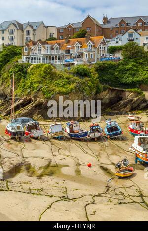 Boote im malerischen Hafen von Newquay in Cornwall, Großbritannien Stockfoto