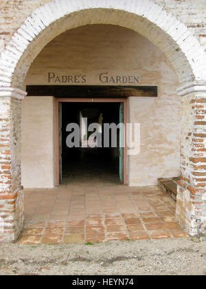 Eingang zum Padres Garten Mission San Antonio de Padua Stockfoto